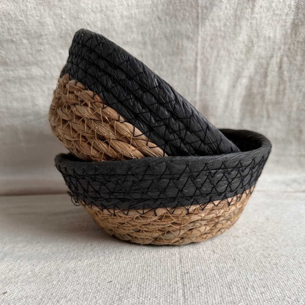 Set of 2 Woven Seagrass Baskets Black Natural Boho Coiled Color Block Catchall